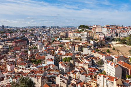从圣保罗 Jorge 城堡观点在葡萄牙的里斯本屋顶