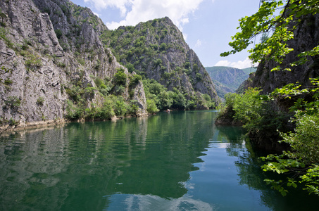 湖在马其顿峡谷 matka
