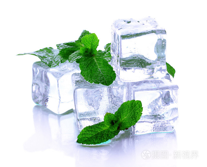 具有隔离白薄荷冰多维数据集