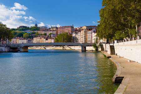 里昂和 saone 河