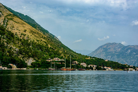 黑山博卡Kotor 湾海岸线