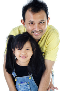 快乐的亚洲父亲和女儿微笑