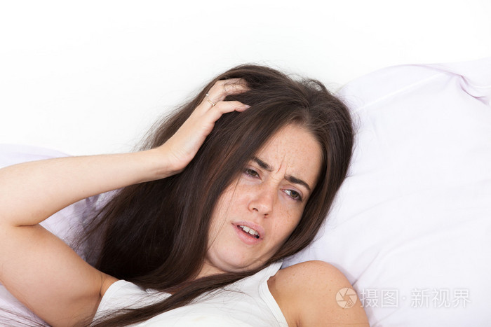 女人起床头痛