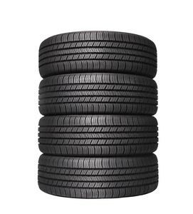 孤立在白色背景上的四个汽车黑色橡胶轮胎