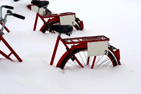 雪中的自行车