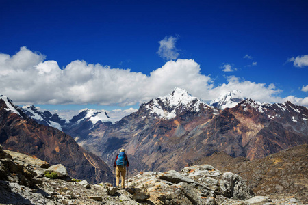 徒步旅行在科迪勒拉山系的场景