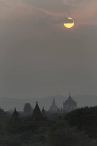 在蒲甘，曼德勒，缅甸的日落