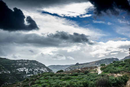 风景秀丽的风景和 cloudscape, 希腊