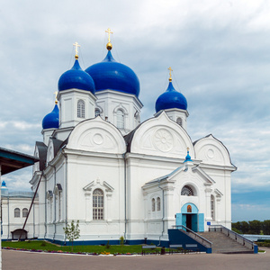 圣 Bogolyubovo Monastery 与教堂的 Bogolyubskaya 我