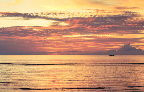 在泰国华欣海滩美丽的日出