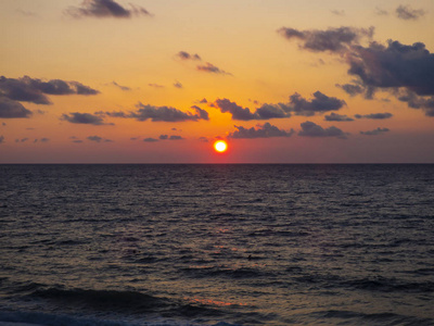 海上落日的黄昏