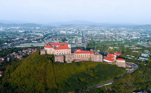 鸟瞰图旧 Palanok 城堡或穆卡切沃城堡，乌克兰，建于 14 世纪