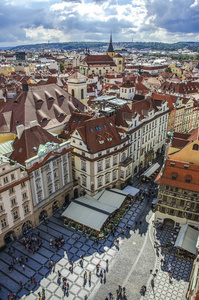 布拉格老城广场和母亲教会的神前 Tyn 在布拉格，捷克共和国