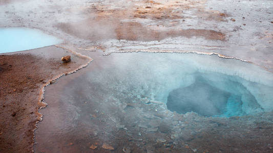 冰岛，间歇泉谷 地热热水泉