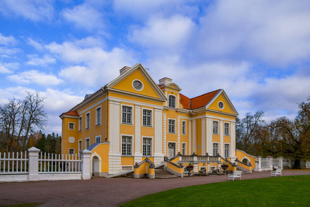 Palmse 庄园，爱沙尼亚。下降时间。豪华别墅 公园 信息的中心
