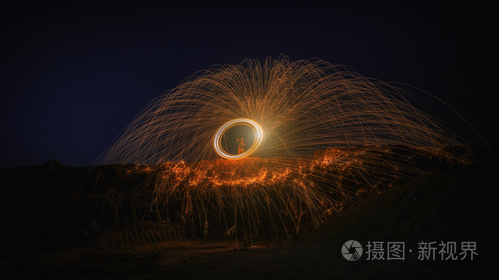 燃烧的钢丝绒烟花进行后处理 hdr 风格