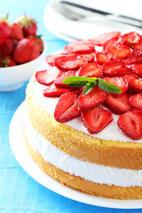甜草莓蛋糕