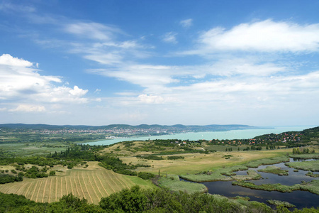 从匈牙利提哈尼半岛看巴拉顿湖图片