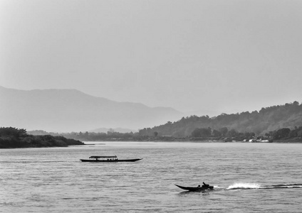 在湄公河流域航行的船只