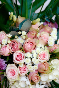 婚礼花束与粉红玫瑰