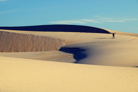 暑假旅游探险旅行惊人砂山图片
