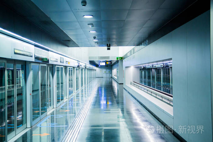 现代空地铁站在巴塞罗那机场