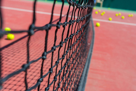 网球网在网球场背景
