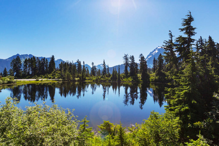 风景名胜图片湖与舒克桑山