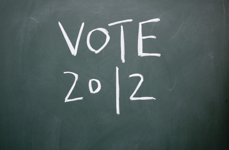 投票在黑板上用粉笔写的 2012年标题