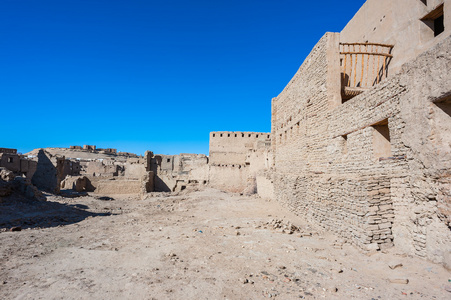 在 Al Qasr，古老的村庄，在达赫拉沙漠，埃及的老房子