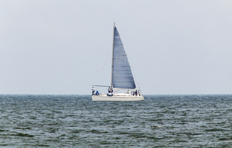 海帆船