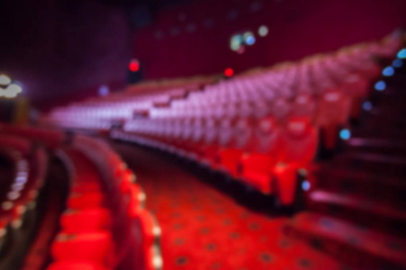 模糊的背景的红色座位的电影院