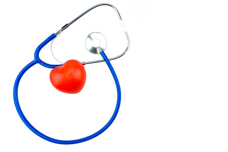 蓝色的听诊器孤立和白色背景上的红心