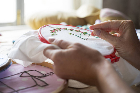 女手缝纫刺绣工艺品