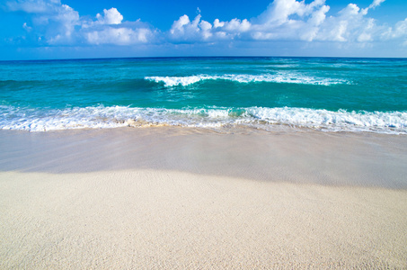 蓝色的加勒比海海滩