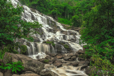 梅雅茵他侬国家公园中的瀑布