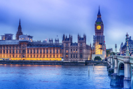伦敦，英国 威斯敏斯特宫与大笨钟，伊丽莎白塔从横跨泰晤士河