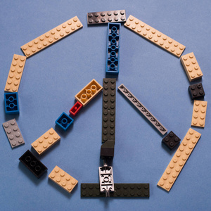 从玩具块和平的象征图片