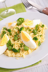 大米 鸡蛋和豌豆
