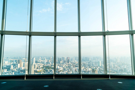 东京塔背景与建筑物窗户