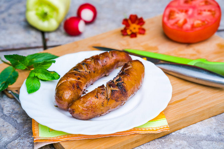 烤的烧烤香肠照片