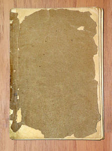 又旧又脏的书在木头上撕裂
