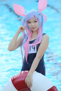 亚洲女孩 cosplay 与泳装