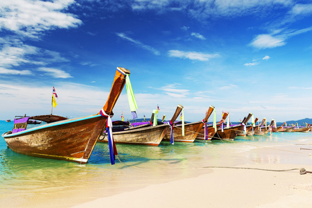 长船和热带海滩，安达曼海泰国