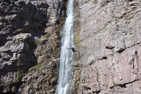 景观的瀑布在圣地亚哥，智利