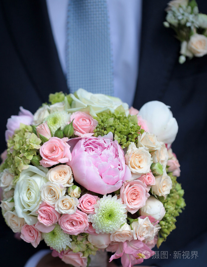 Bridegroom with buch of flowers