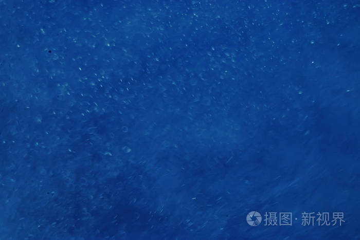 抽象背景与 flling 雪在蓝色背景.寒冷的冬天天气