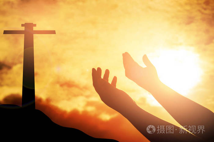 人类的双手张开掌心向上崇拜圣体圣事治疗保佑他