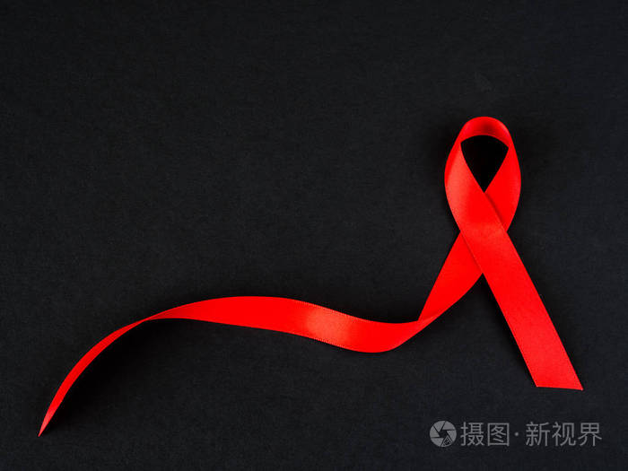 世界艾滋病日的概念.在黑色背景上的红丝带