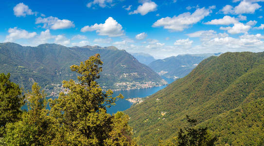 在意大利科摩湖的全景视图